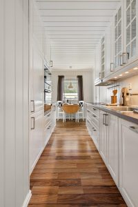 hallway 8295523 1280